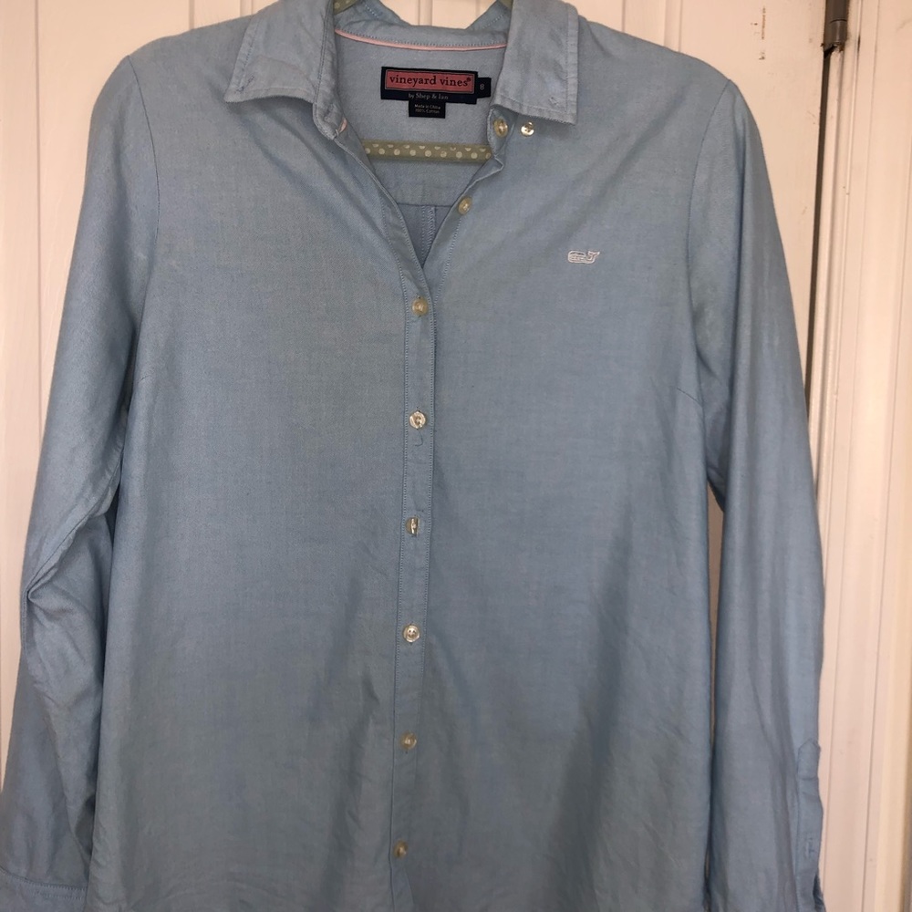 Women’s vineyard vines blue button down size 8